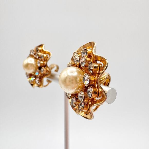 Vintage Rhinestone Faux Pearl Flower Clip On Earrings Gold Tone Elegant Glam 50s - Picture 5 of 13